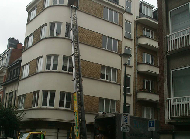 Bútorlifttel való bútorrakodás