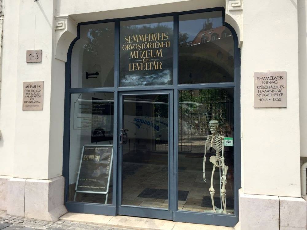 orvostudomanyi_muzeum Orvostudományi múzeum értéktárgyainak szállítása